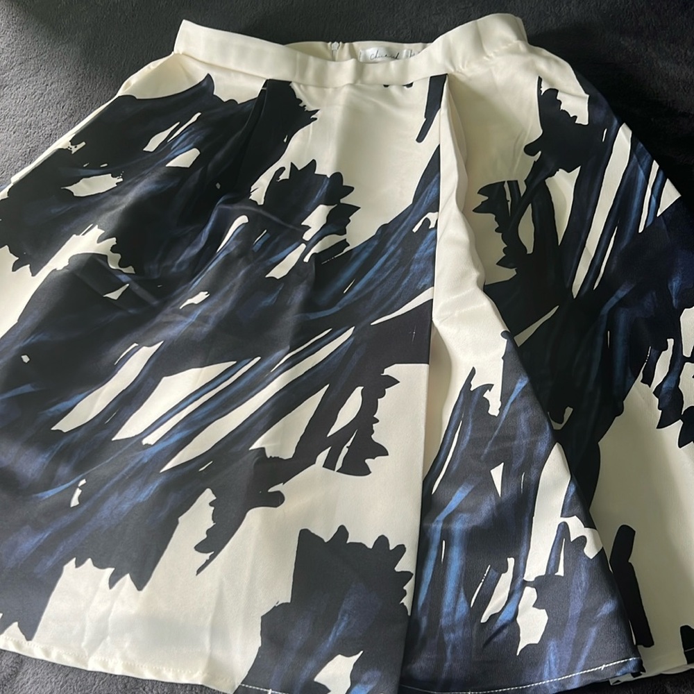 Chicwish Floral cream, Navy Skirt, XXL